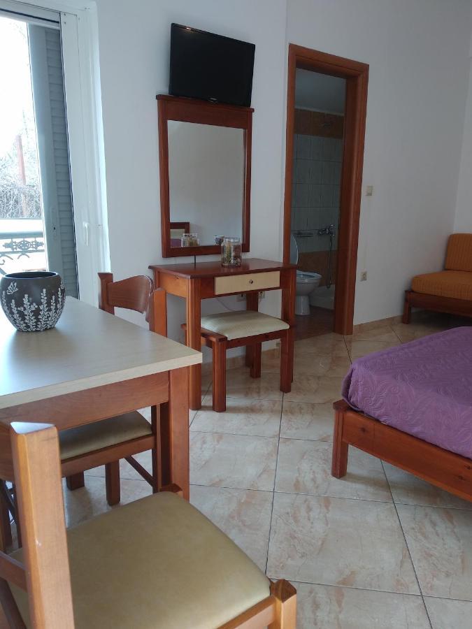 Ton Mari Apartments Палеохора Экстерьер фото