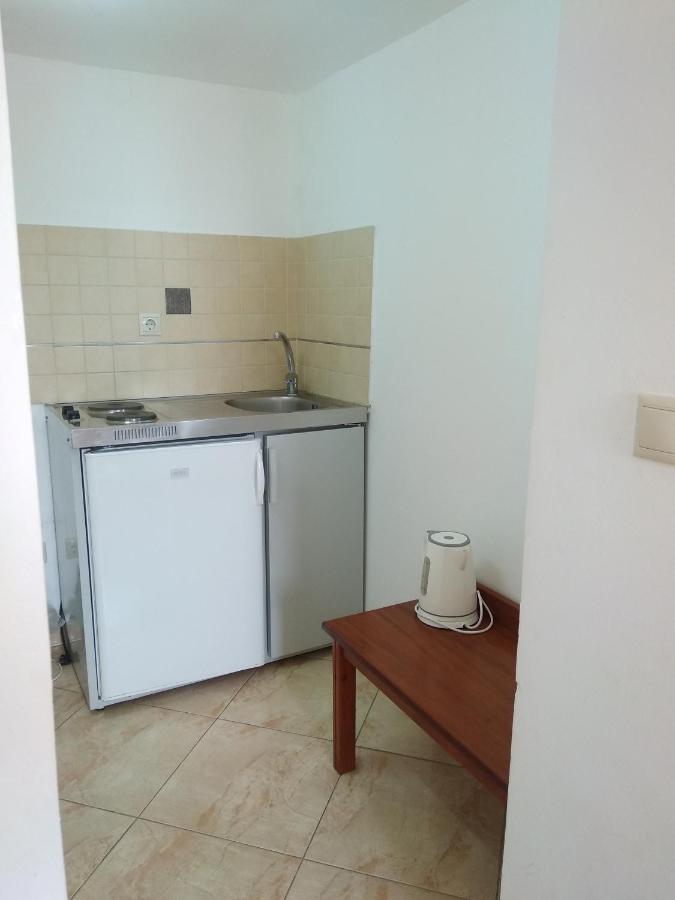 Ton Mari Apartments Палеохора Экстерьер фото