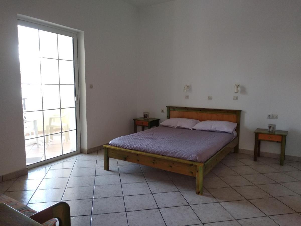 Ton Mari Apartments Палеохора Экстерьер фото