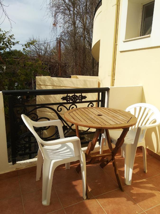 Ton Mari Apartments Палеохора Экстерьер фото
