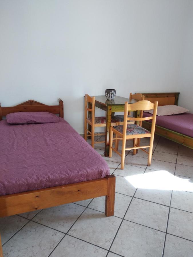 Ton Mari Apartments Палеохора Экстерьер фото